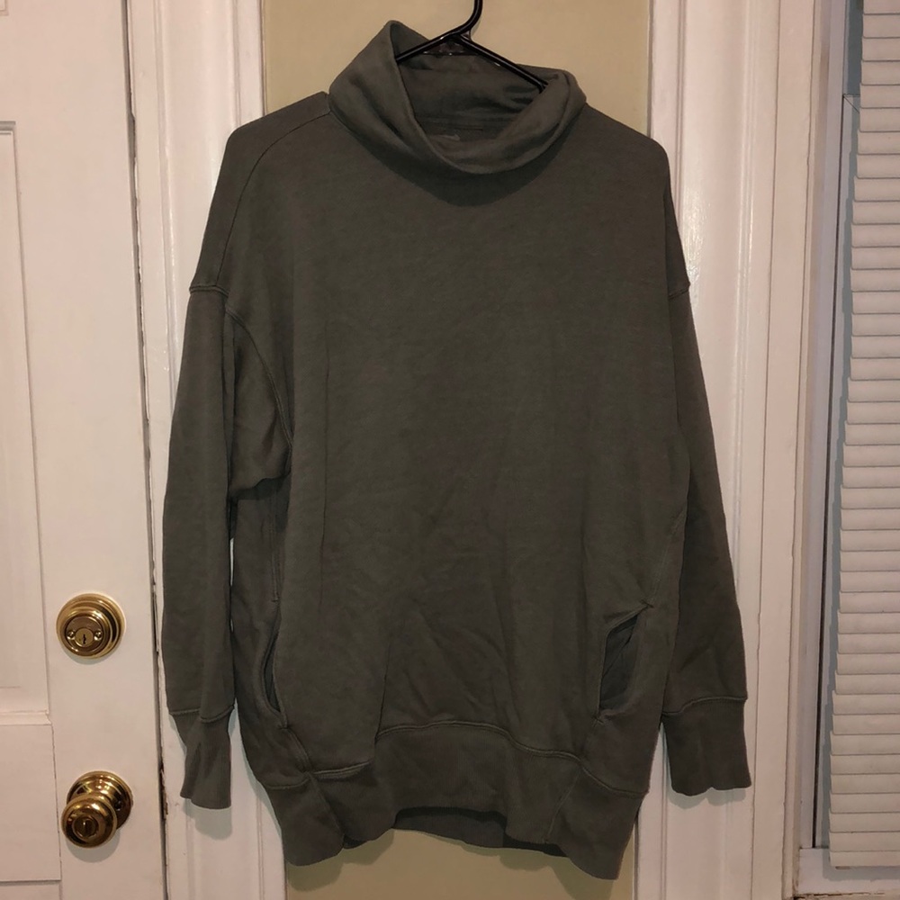 Oversized dark green turtleneck